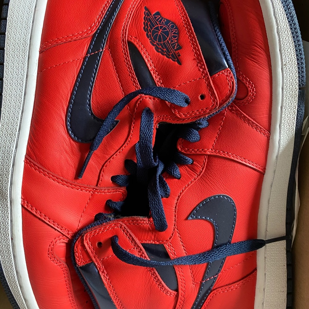 Red & Blue Jordans. EUC. Men’s Size 8, Women’s 10